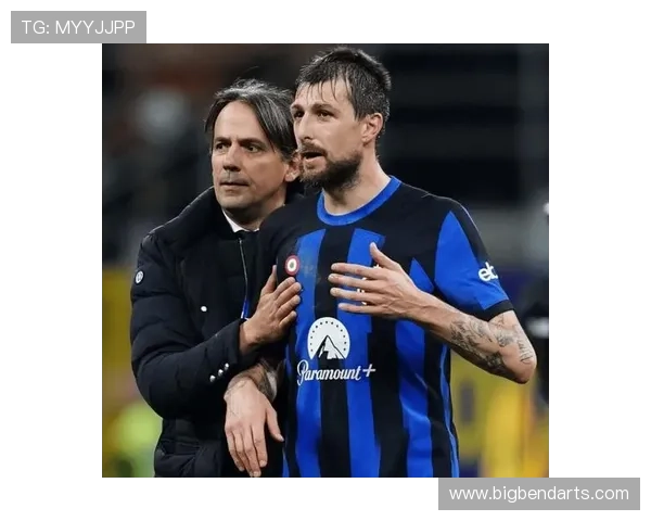 阿切尔比中卫风格稳健，防守选位与出球能力持续提升