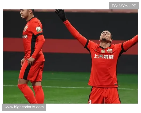 上海海港王朝是否初现:争冠表现与阵容稳定性持续显现 上海海港王朝是否初现:争冠表现与阵容稳定性持续显现