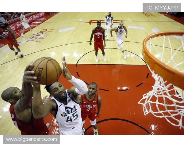 巴黎防线稳定性仍存隐患，能否经受关键战考验成为赛季走势关键因素