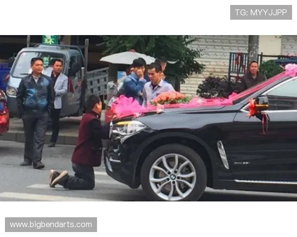 瑞安·洛赫特居然开起了私人豪车队，泳池边喝咖啡真不是一般人玩得起